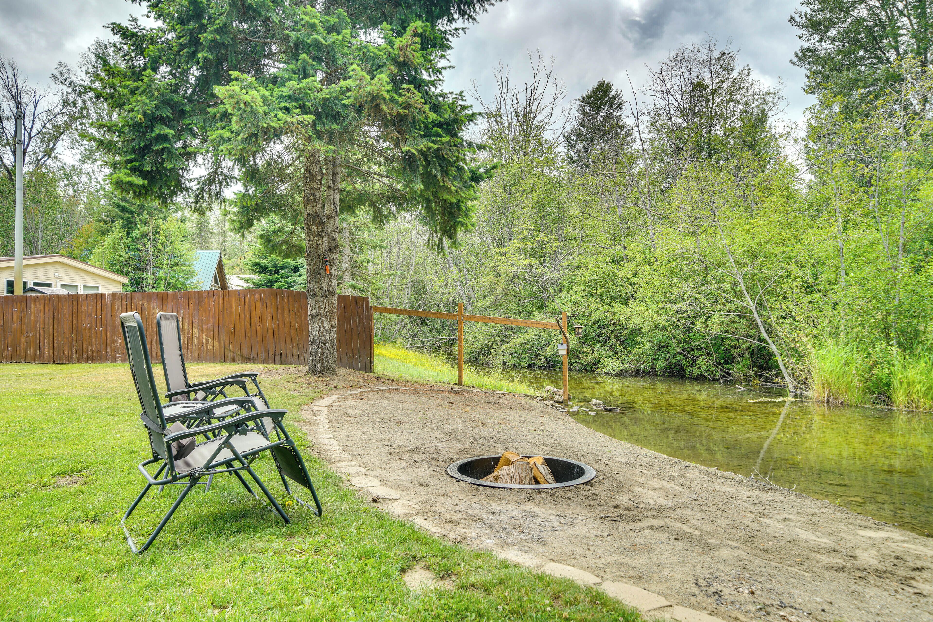 Cle Elum Area Cabin w/ Creek & Lake Access!