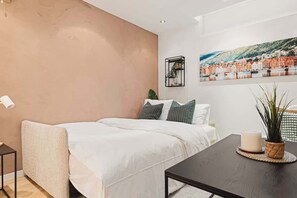 2 chambres, fer et planche à repasser, Wi-Fi, draps fournis