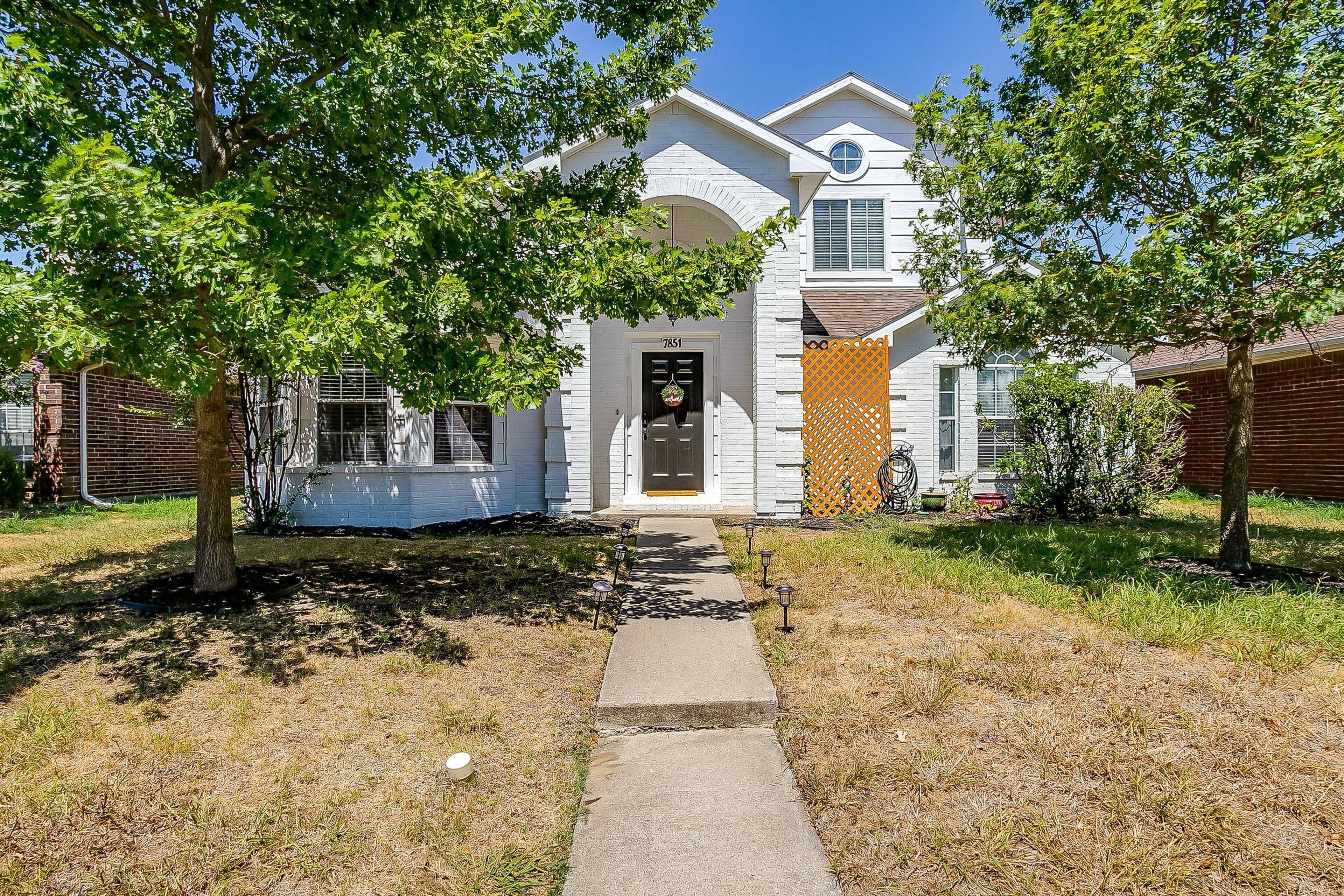 3-bedroom cozy home with enclosed backyard