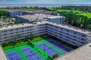 Sport court - Updated getaway with pools, hot tub, close to beach (Hilton Head)