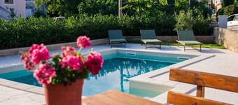 Charming Holiday House Pietra with a pool