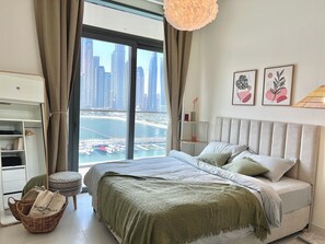3 bedrooms, iron/ironing board, WiFi, bed sheets - Luxury 3-bedroom beachfront apartment (Dubai)