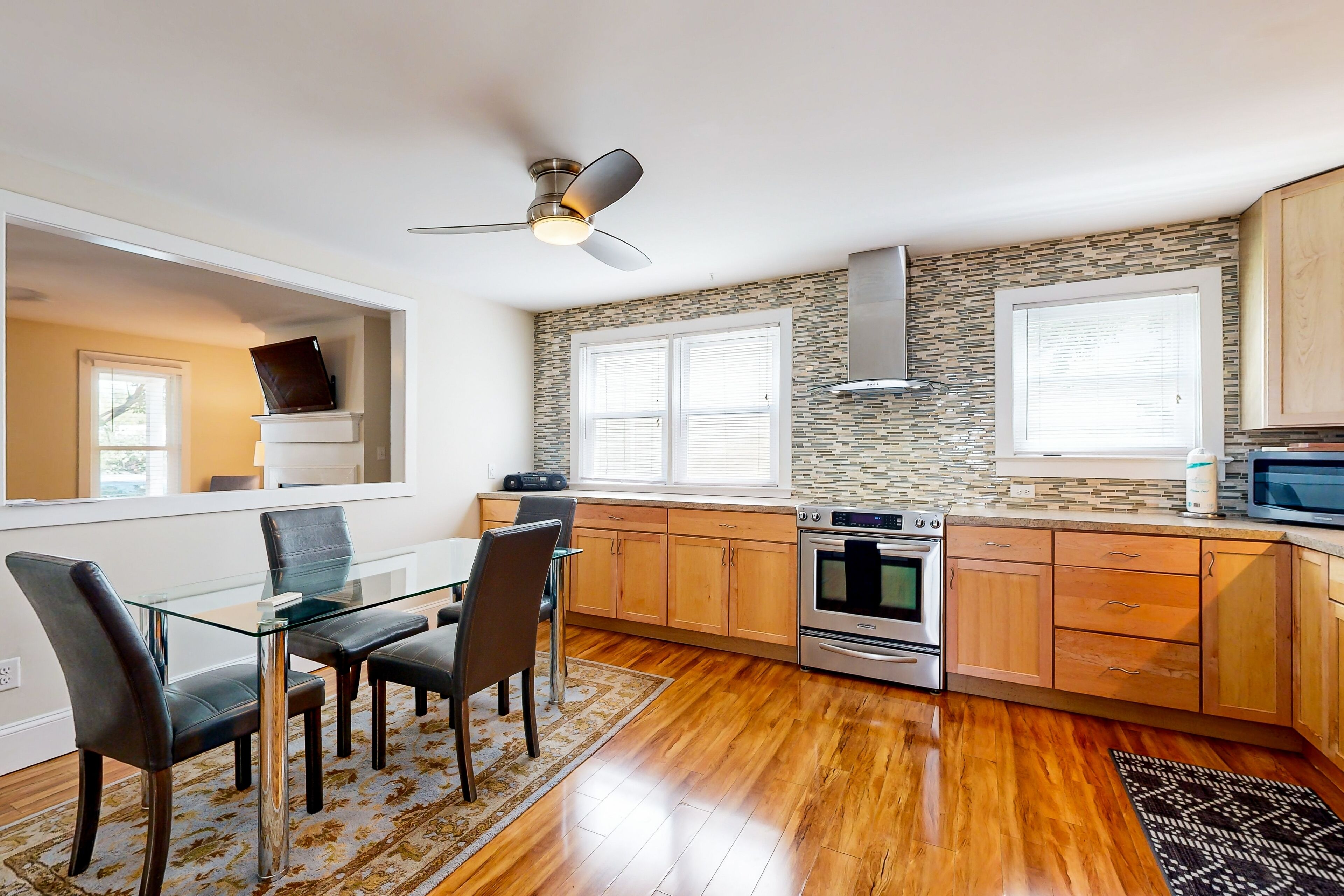 ثلاجة، ميكروويف، فرن، موقد طهي مسطح