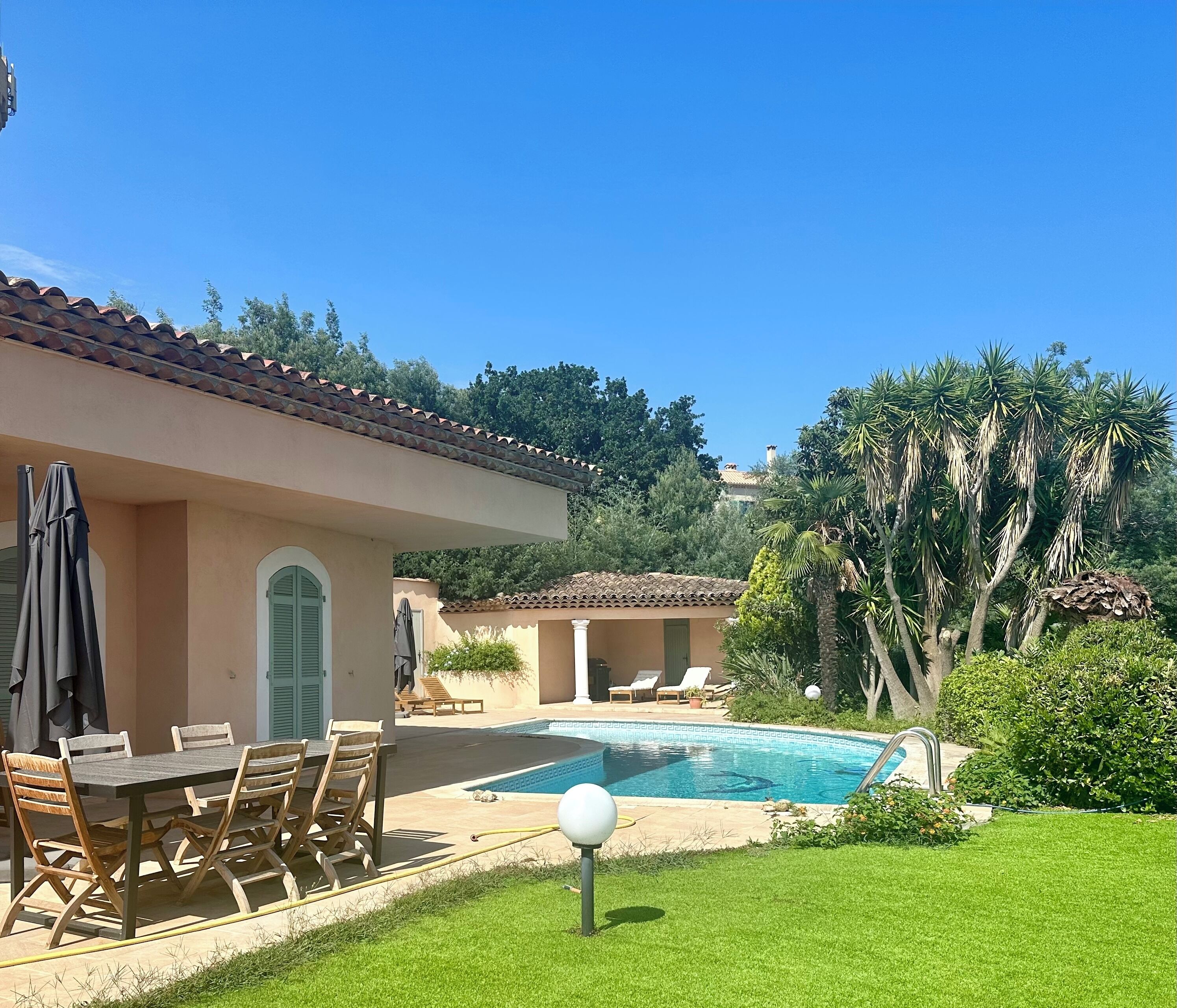 حمّام سباحة خارجي