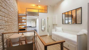 2 bedrooms, desk, iron/ironing board, WiFi