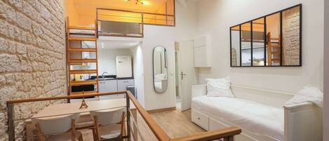 2 bedrooms, desk, iron/ironing board, WiFi