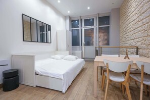 2 bedrooms, desk, iron/ironing board, WiFi - Loft 2 BR Marais, Notre Dame AC by LCC Agency (Paris)