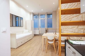 2 bedrooms, desk, iron/ironing board, WiFi - Loft 2 BR Marais, Notre Dame AC by LCC Agency (Paris)