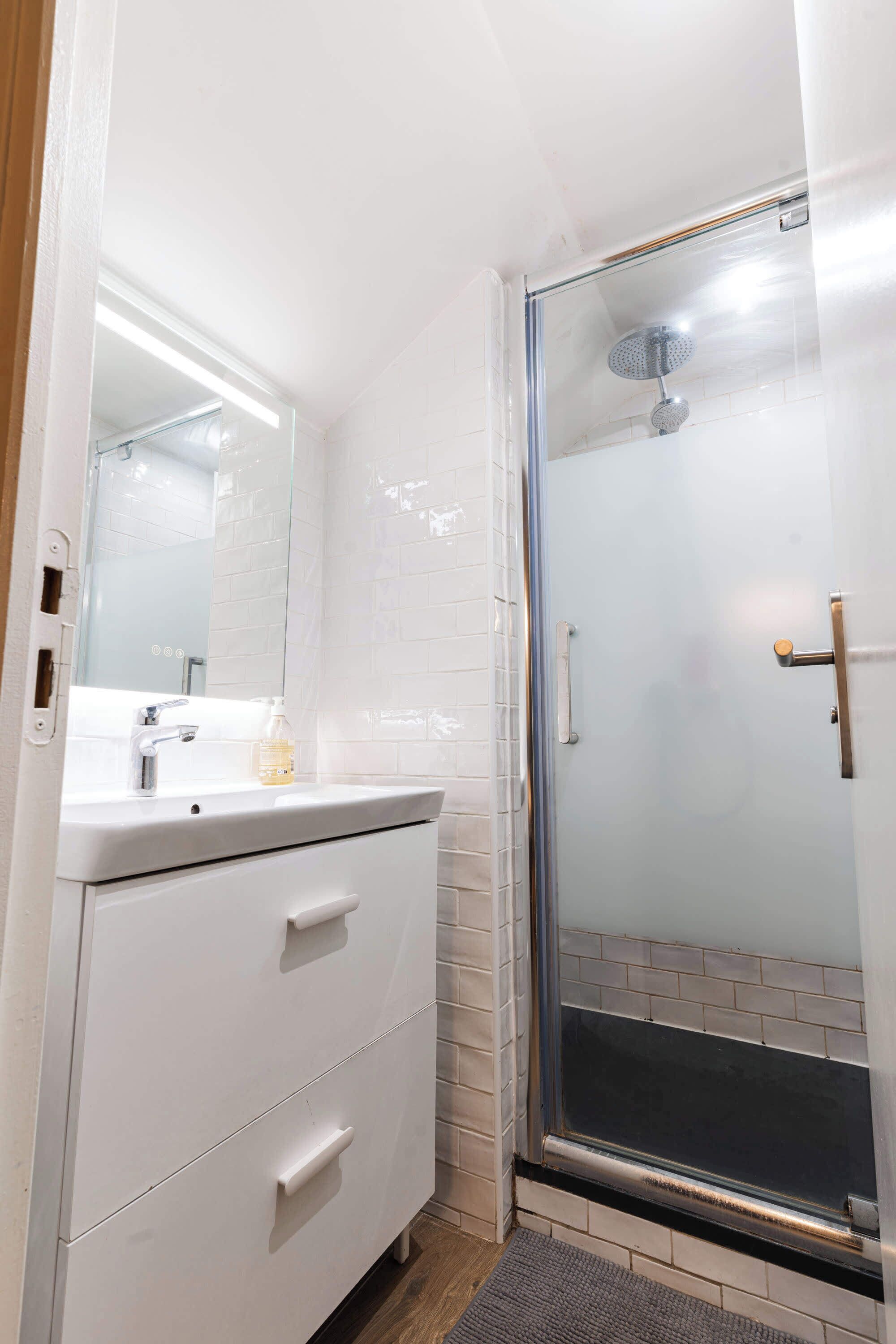 Douche, sèche-cheveux