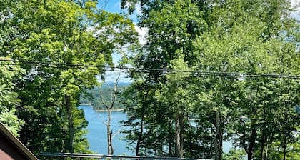 Lake View Loft
Cabin is only 2 miles from Wolf Creek Marina,
Lake Cumberland KY