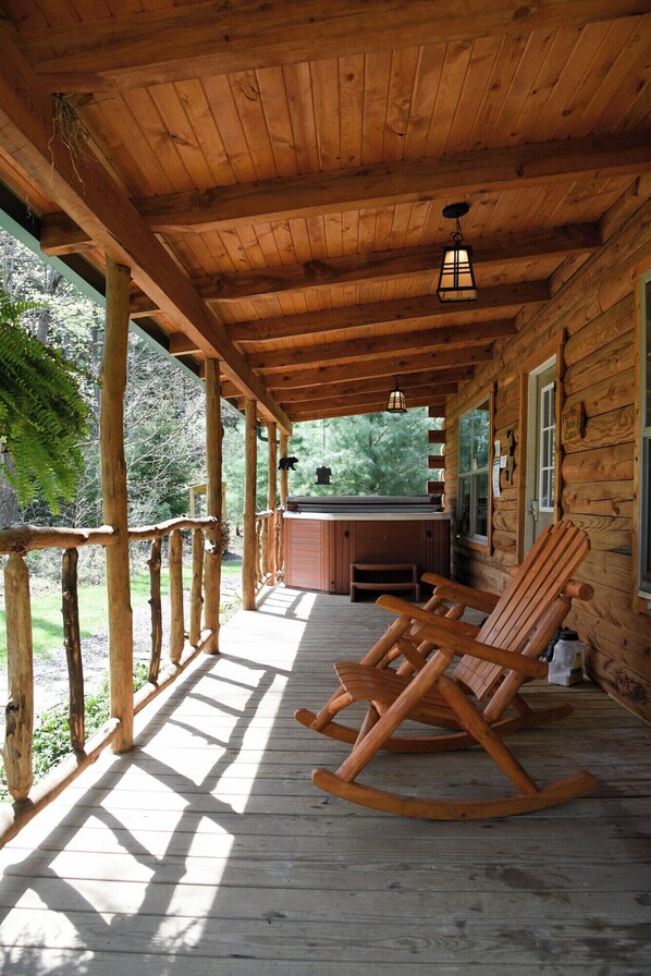 Terrace/patio - Friendly Bear Log Cabin near Cook Forest State Park (Leeper)