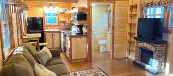 Lazy Bear Log Cabin near Cook Forest State Park