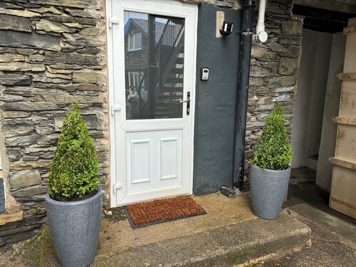 The Burrow - 2 Bedroom apartment in the heart of Windermere, Lake District