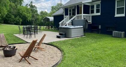 New - Cozy Hocking Hills Cottage w Hot Tub