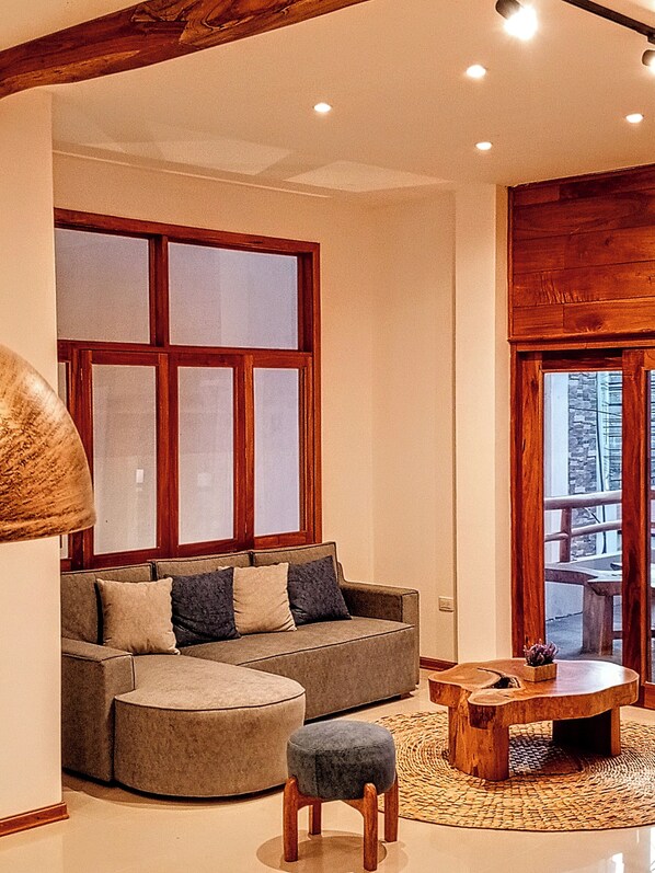 Căn hộ Cao cấp, ban công | Khu phòng khách | TV LCD, Netflix, các kênh phim phải trả tiền, dịch vụ stream