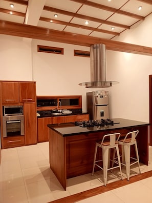 Private kitchen - Galapagos Coliving Ecuador Casa Tuna (Puerto Ayora)
