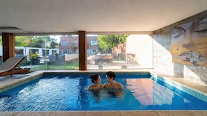 Indoor pool, outdoor pool, open open 24 hours a day, pool umbrellas - Buenos Aires de Ezeiza Apart Hotel (La Unión)