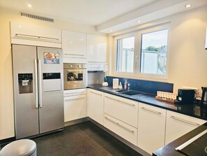 Shared kitchen - Two bedrooms with parking in Hesperange (Hesperange)