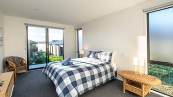4 bedrooms, free WiFi, bed sheets