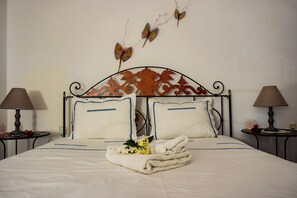 1 bedroom, iron/ironing board, WiFi, bed sheets - Cottage home at South Chania, near Paliochora

 (8M9Q+4M3 Grigoriana)