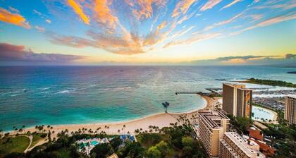 Located In Famous Hilton-Hawaiian Village-Grand Islander-2 Bd Partial Ocean View