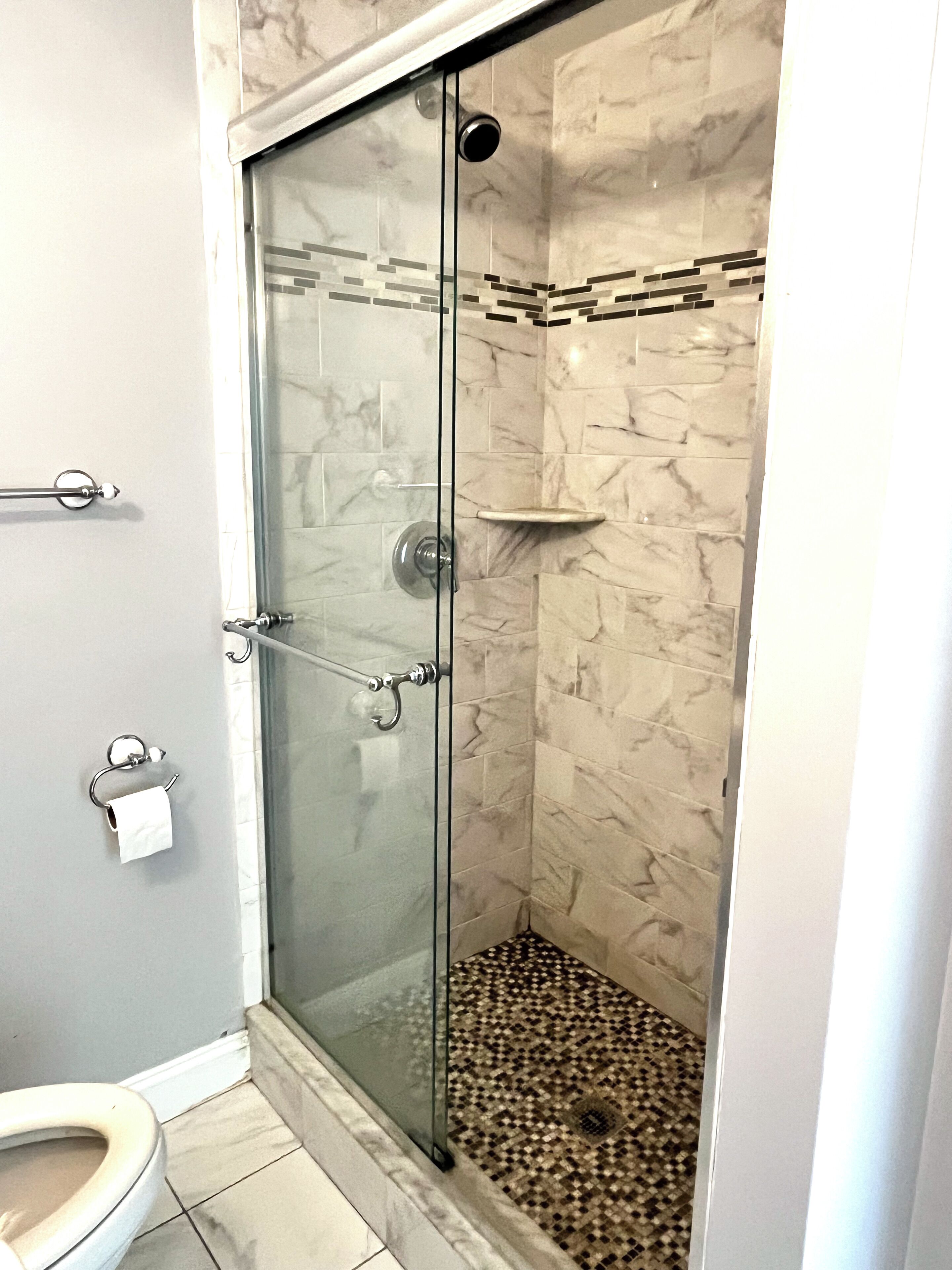 Towels, soap, shampoo, toilet paper