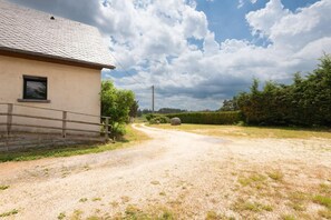 Property grounds - Apartment 4/6 persons (AUMONT-AUBRAC)