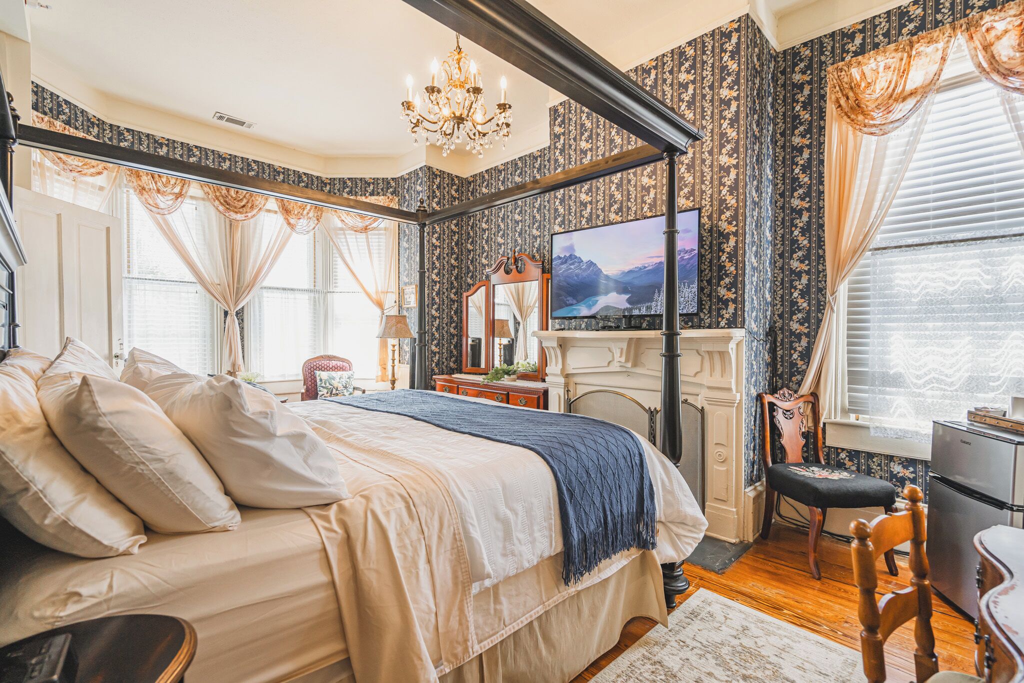 4 slaapkamers, een bureau, een strijkplank/strijkijzer, gratis wifi