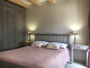 4 bedrooms, iron/ironing board, travel crib, free WiFi