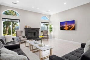 テレビ、テーブルサッカー台