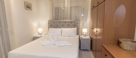 3 chambres, fer et planche à repasser, Wi-Fi, draps fournis