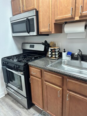 Fridge, microwave, oven, stovetop - DC Tranquil 2BR w/ Laundry, Parking & Dishwasher (Washington)