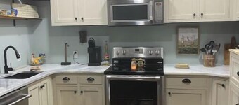 Amazing Mountain Views, Cabin, Private Farm Setting, Convenient Location