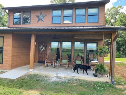 Amazing Mountain Views, Cabin, Private Farm Setting, Convenient Location