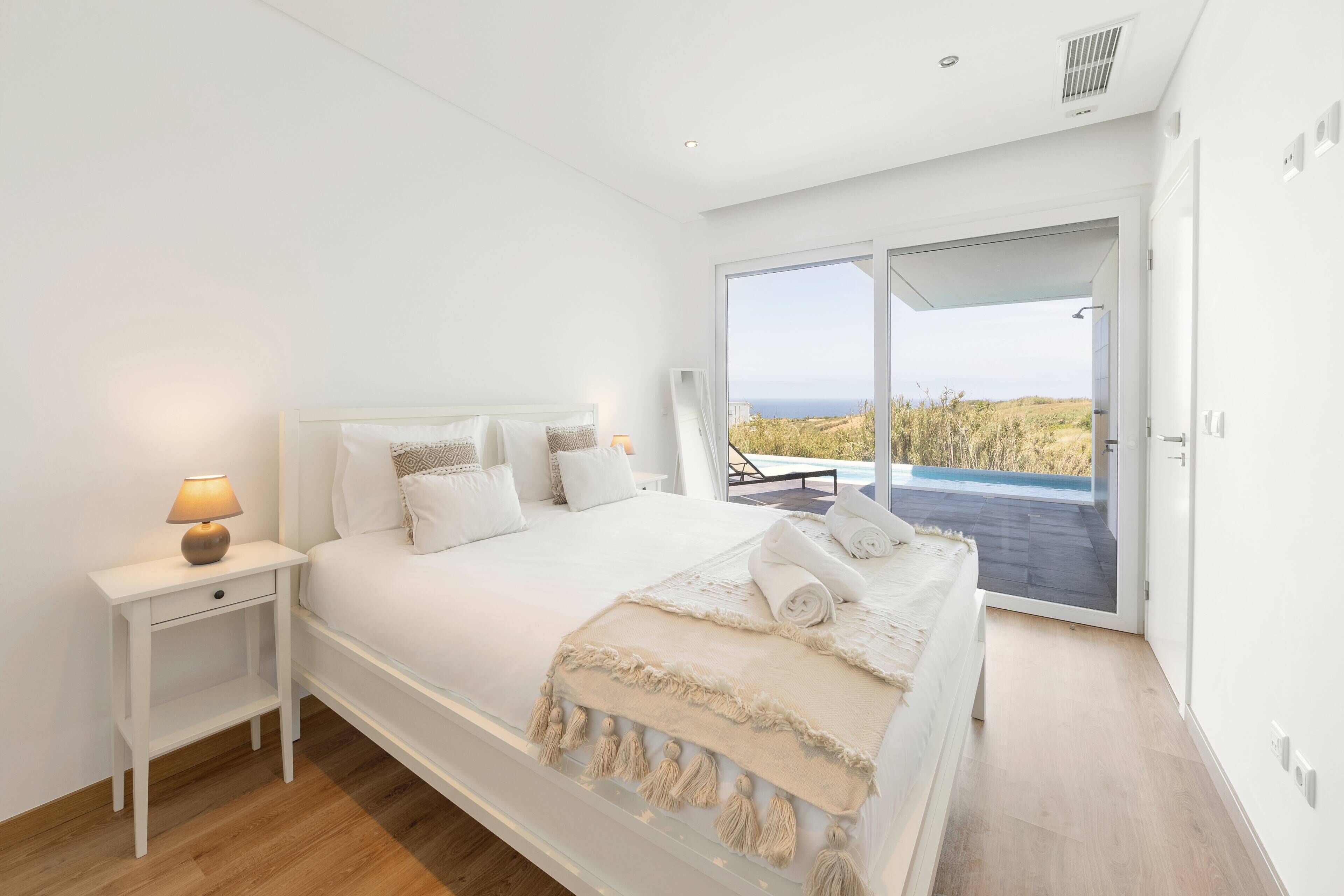 4 chambres, fer et planche à repasser, lit parapluie, accès Internet