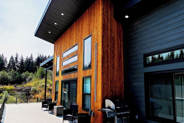 Shared sundeck and BBQ