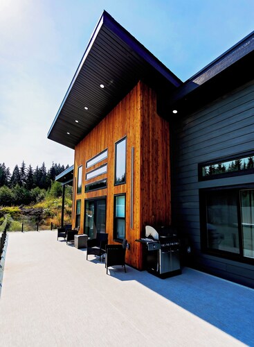 Blueberry Studio Suite
1 Bedroom executive studio in the heart of Kitimat BC