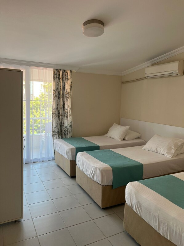 Standard Triple Room, Balcony