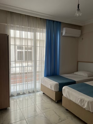 Chambre Standard avec lits jumeaux, balcon