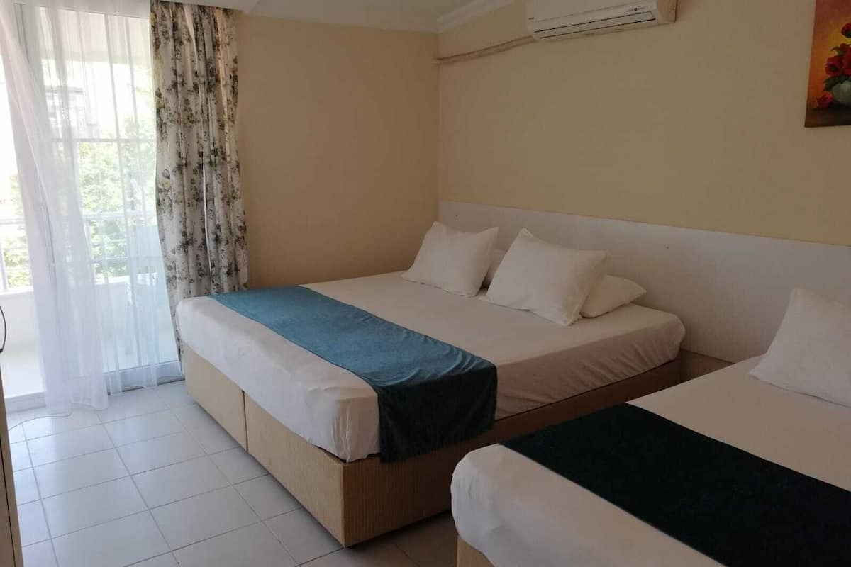 Standard Triple Room, Balcony