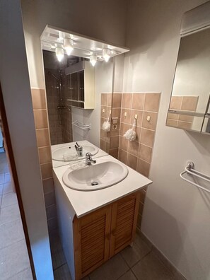 Towels, toilet paper