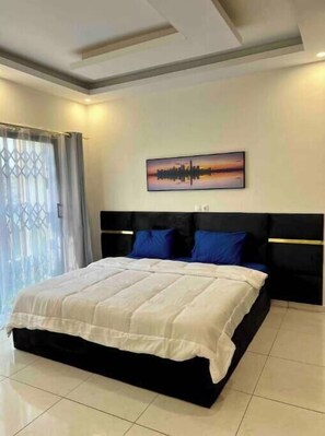 2 bedrooms, WiFi, bed sheets - You are Privileged
(Abidjan)