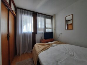 3 bedrooms, WiFi, bed sheets - Apartments Sarajevo near University Campus and Former Josip Broz Tito barrack (Sarajevo)