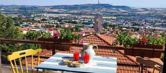 Independent apartment with balcony and view, parking, and free breakfast 