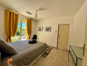 3 bedrooms, iron/ironing board, travel cot, WiFi