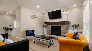 Smart-tv och eldstad