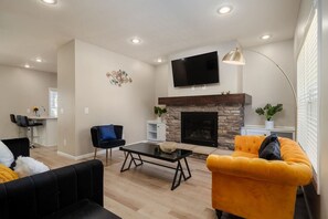 Smart TV, fireplace