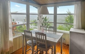 Dining - Amazing home in Nordre Frogn (Nordre Frogn)