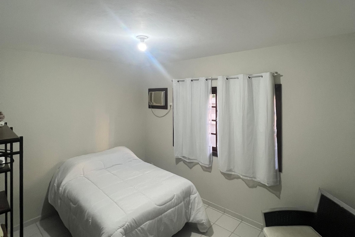Habitación cuádruple clásica | Insonorización, wifi gratis y ropa de cama