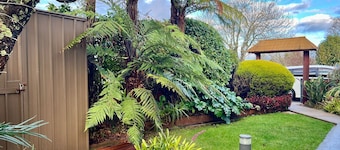 Home with spa, sauna, garden in prime location
